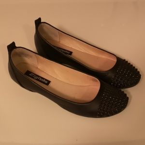 Black stud flats